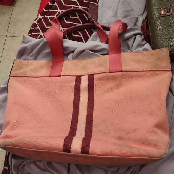 SOLD 👛 Coach Tote 👛 - Picture 2 of 6
